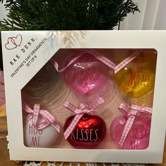 “Valentine’s Day ” ornaments - Set of 6
RAE DUNN - Picture 1 of 7
